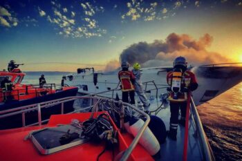 Intervention sur un yacht en feu © Grégory Célestin